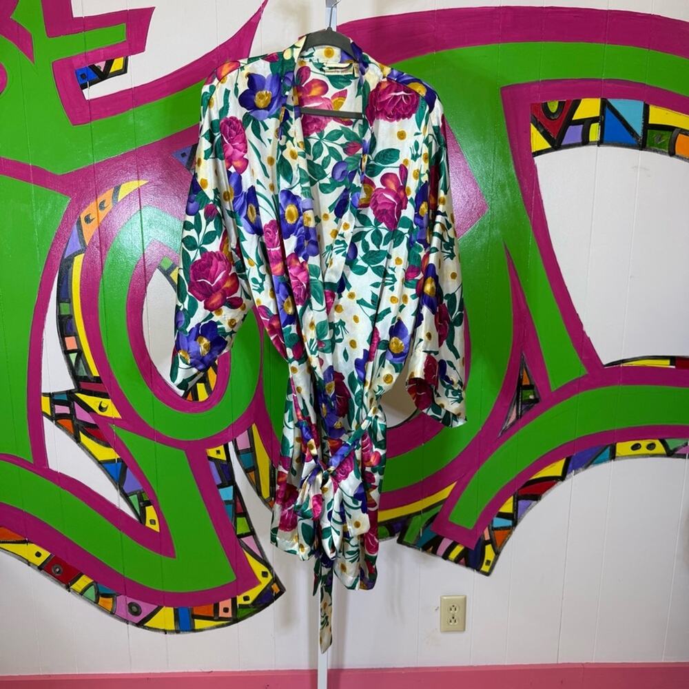 Solange, Floral Silky Kimono Robe. Size 22/28. In excellent condition!